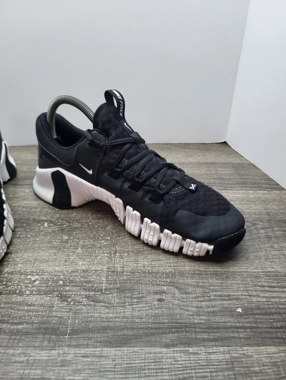 Nike Free Metcon 5 Womens Size 8 Black White Athletic Running Shoes Sneakers